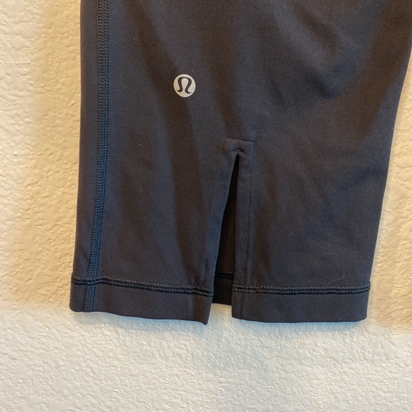 Lululemon Women's Throwback Gather and Crow Crop 21" Split Hem Yoga Leggings 10 - Picture 4 of 9